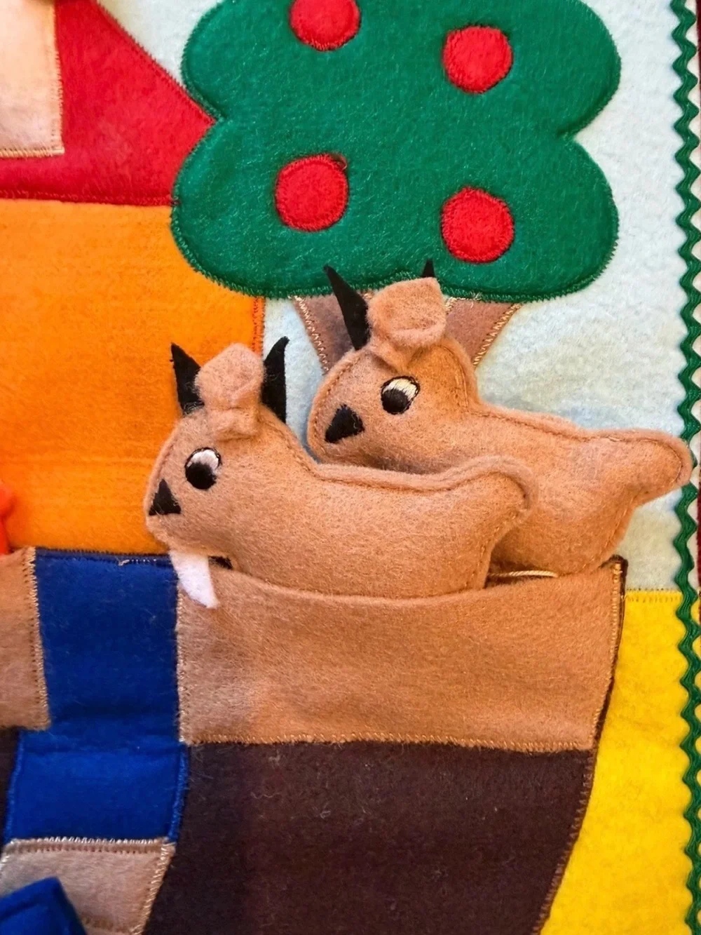 Pockets Of Learning  Noahs Ark Cloth Felt Wall Hanging With Removable Animals